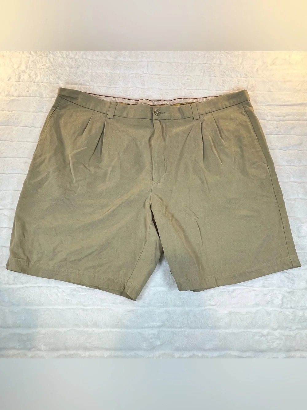 Tommy Bahama Men’s 44 Khaki Chino Shorts Pleated Tropical Vacation Beach